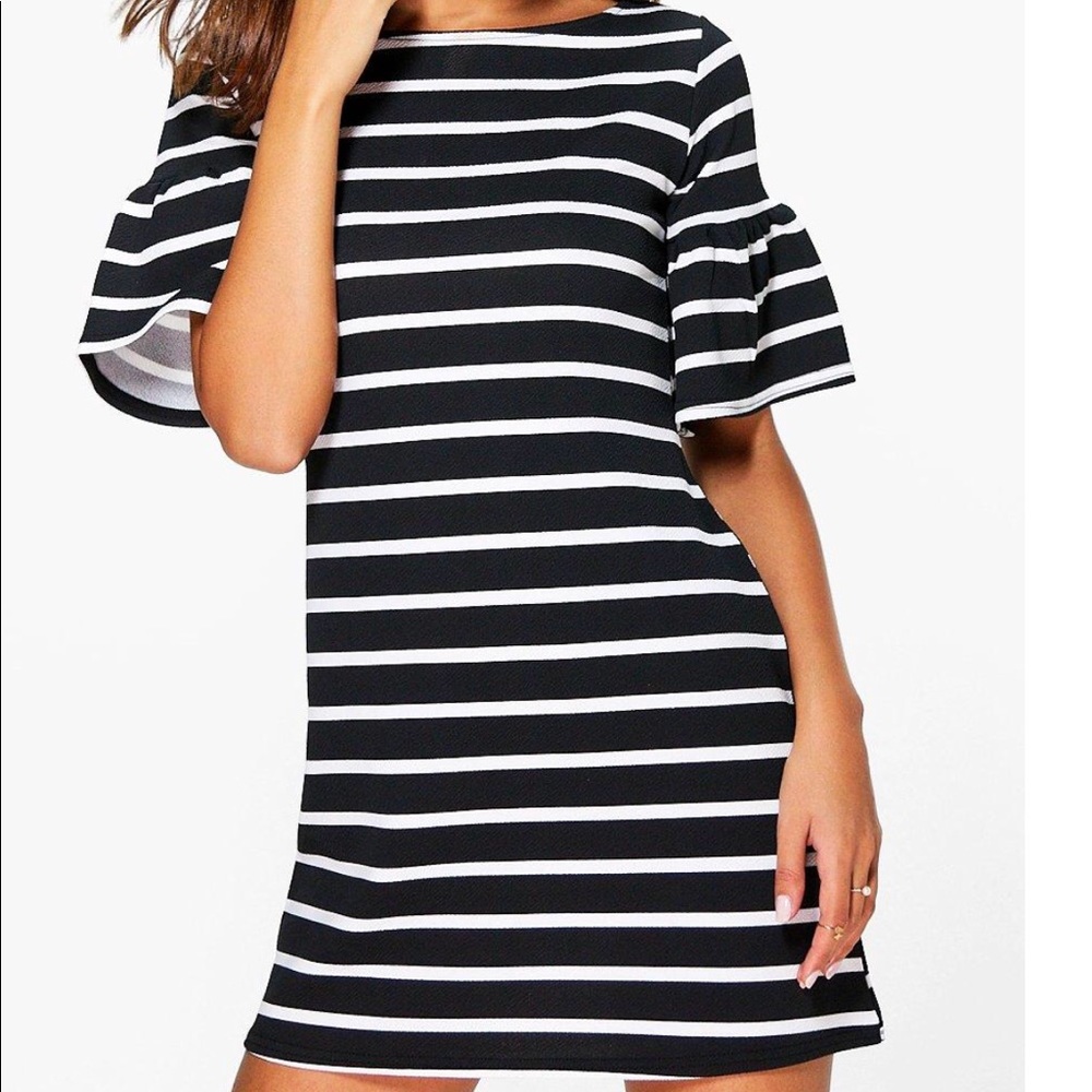 Boohoo ruffle dress. Size 10